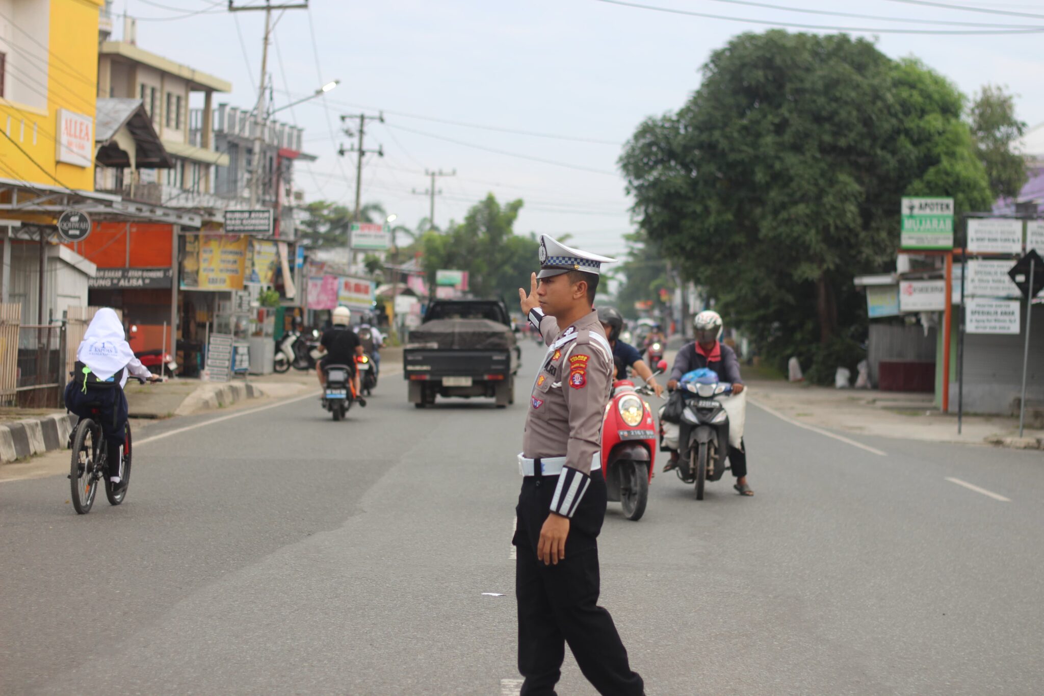 Satlantas Polres Kapuas Aktifkan Pengaturan Lalu Lintas Pagi Hari